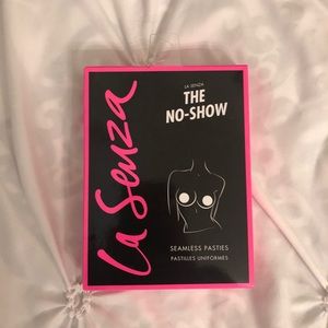 B1G1F 🌸 BNWOT Seamless Pasties 🌸